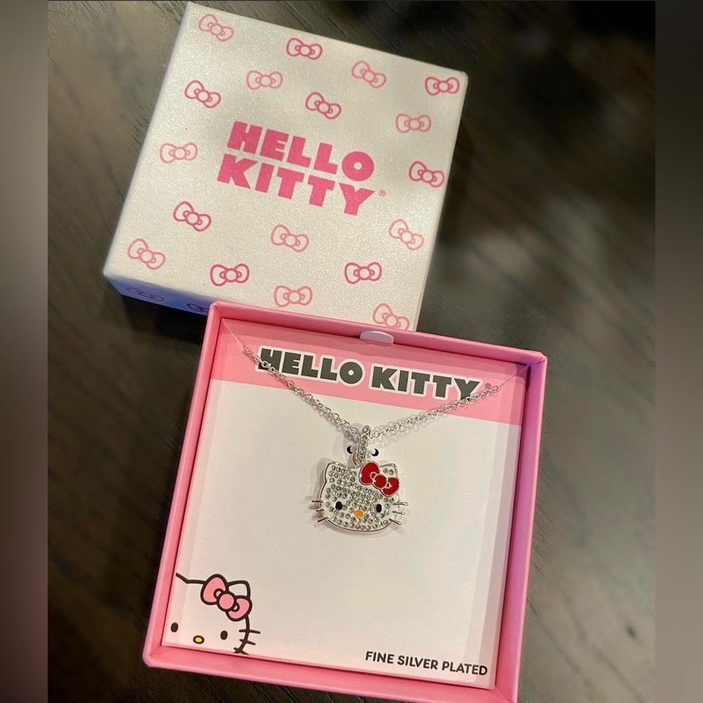 Hello kitty necklace